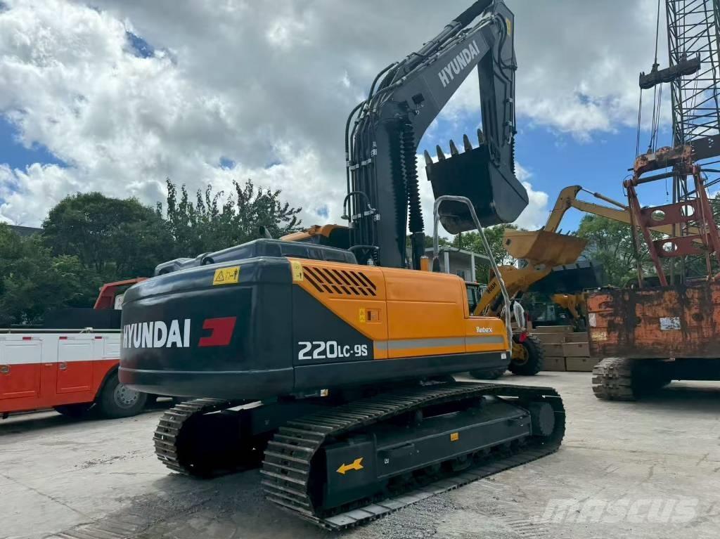 Hyundai r220lc-9s Midi rýpadla 7t - 12t