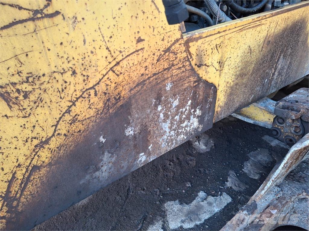 Komatsu D65EX-12 Další