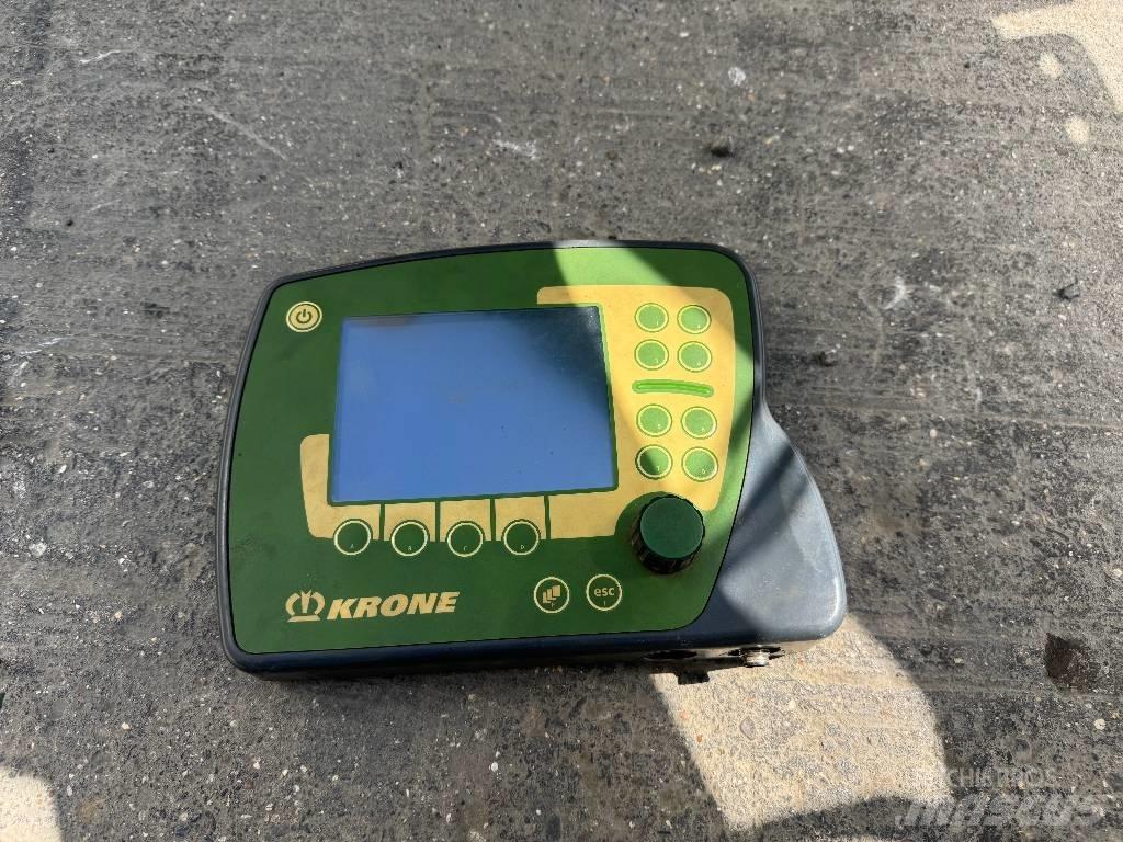 Krone Big Pack 12130 Lis na hranaté balíky