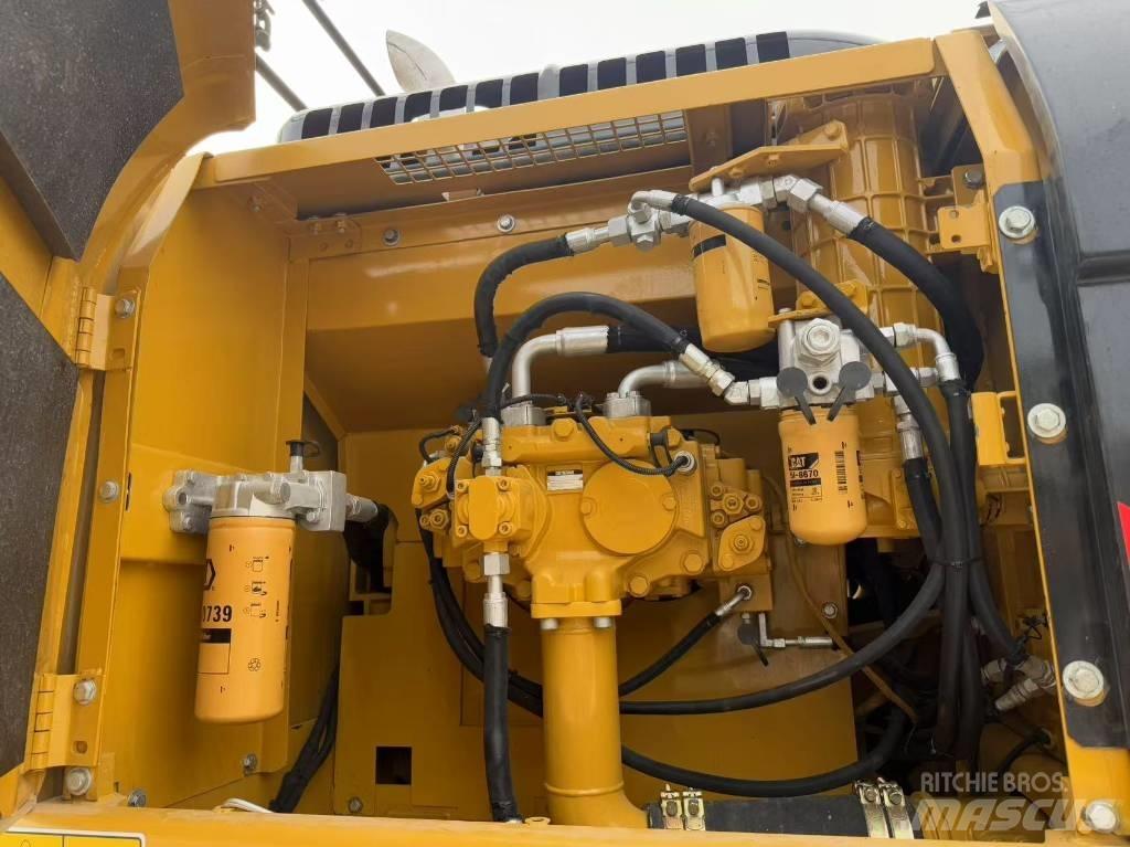 CAT 330 D L Pásová rýpadla