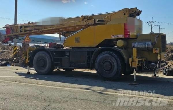 Kobelco RK 450 Jeřáby pro těžký terén