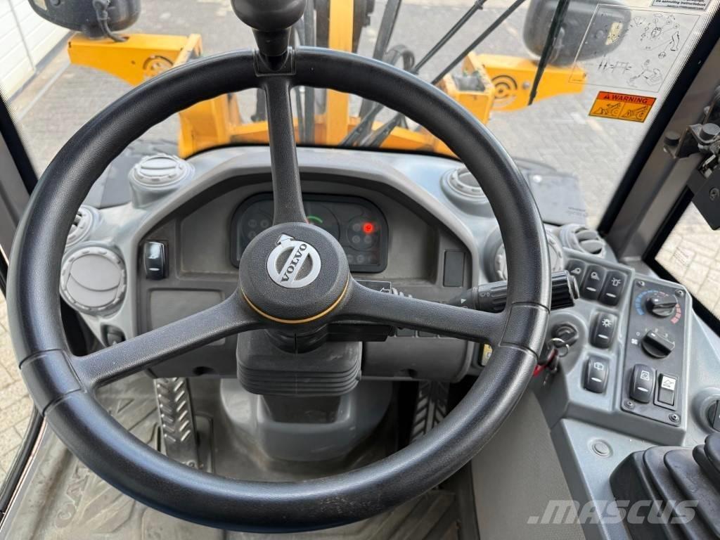 Volvo L 25 F Kolové nakladače