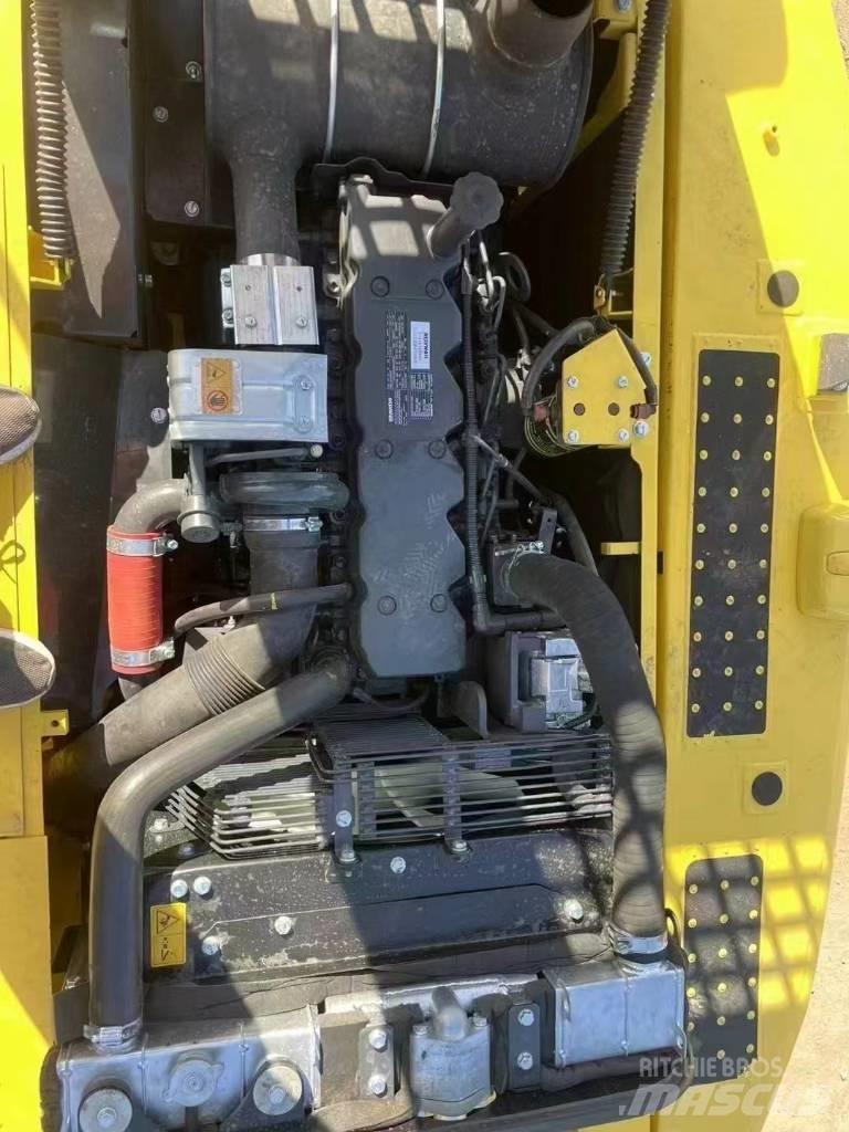 Komatsu 210LC-8 Pásová rýpadla