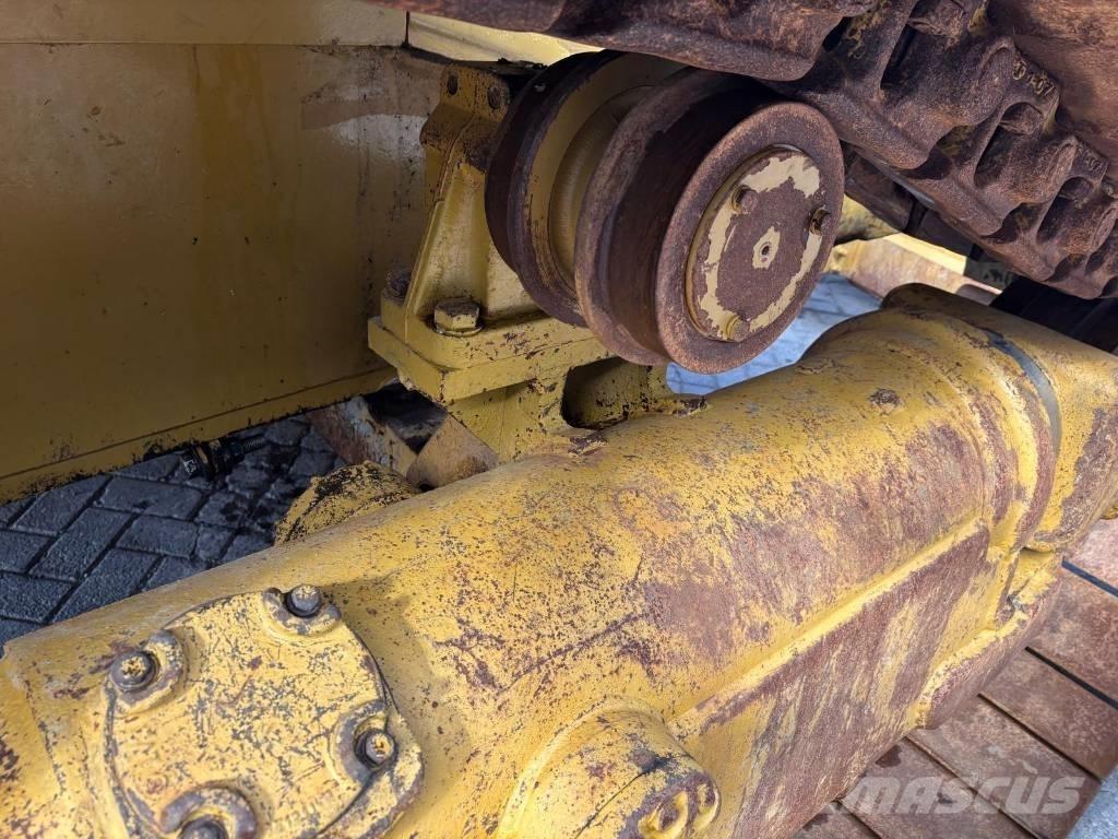 CAT D 6 R XW Pásové dozery