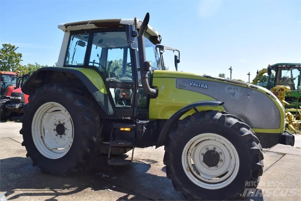 Valtra T120 Traktory