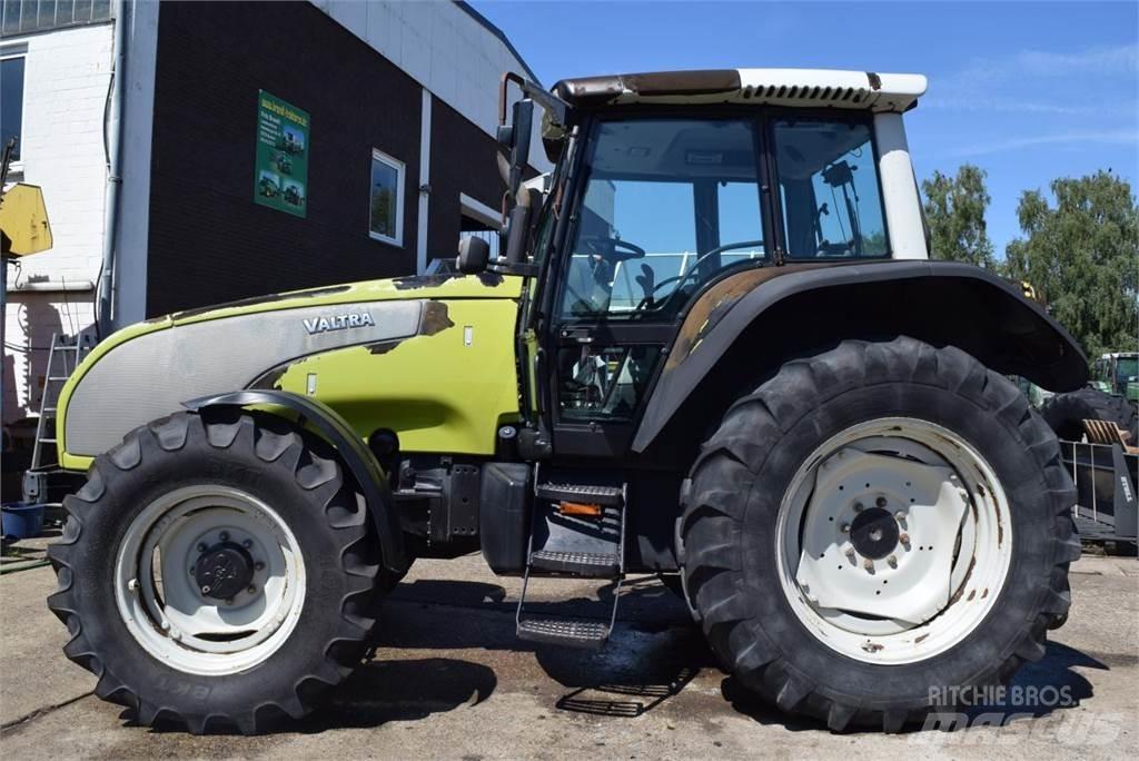 Valtra T120 Traktory