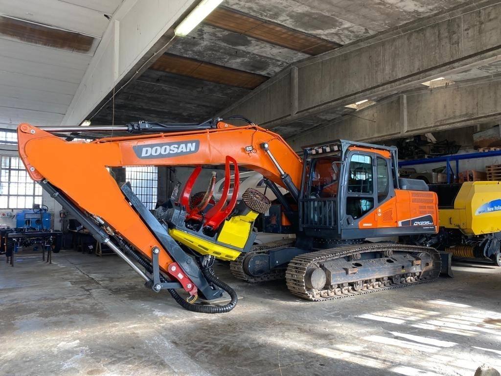 Doosan DX 235 NLC-5 Pásová rýpadla