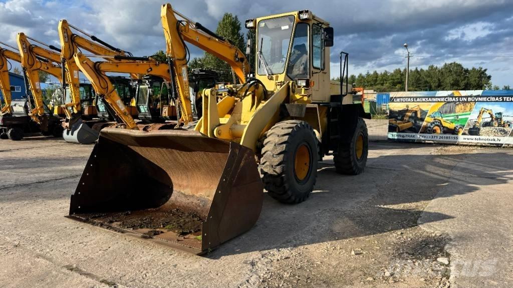 Komatsu WA 200 Kolové nakladače