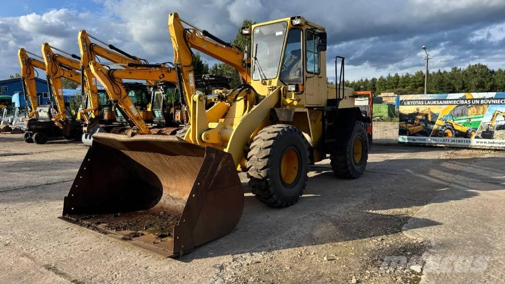 Komatsu WA 200 Kolové nakladače