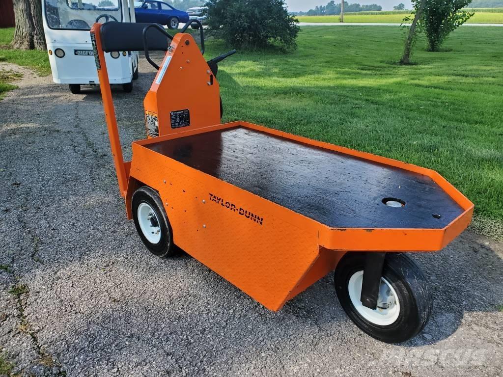 Taylor-Dunn SC100 Vlečné vozíky