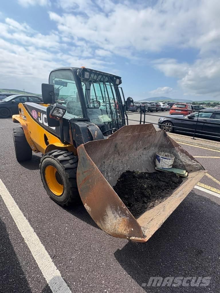 JCB 520-40 Teleskopické manipulátory