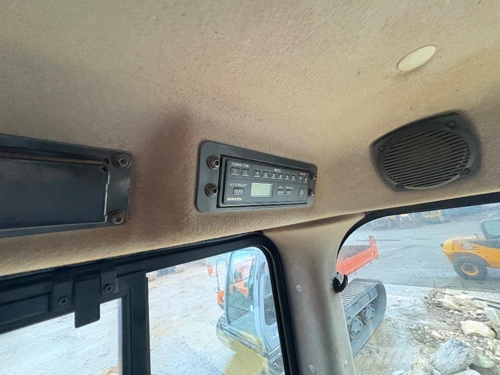 Komatsu D65PX-18 Pásové dozery