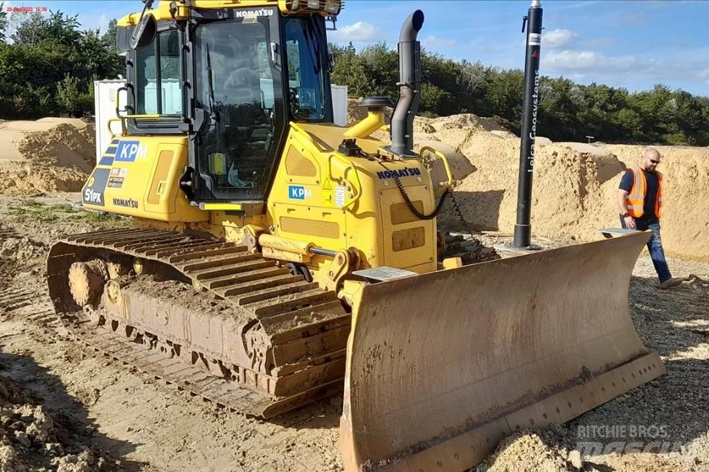 Komatsu D51 PX-24 Pásové dozery