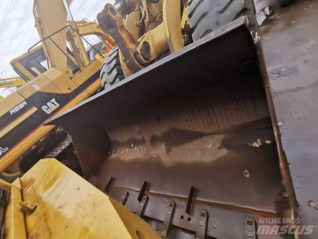 CAT 966F Kolové nakladače