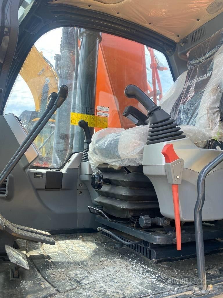 Doosan DX 300 Pásová rýpadla