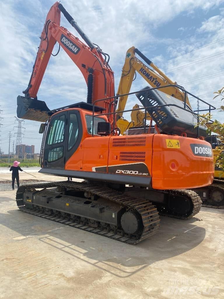 Doosan DX 300 Pásová rýpadla