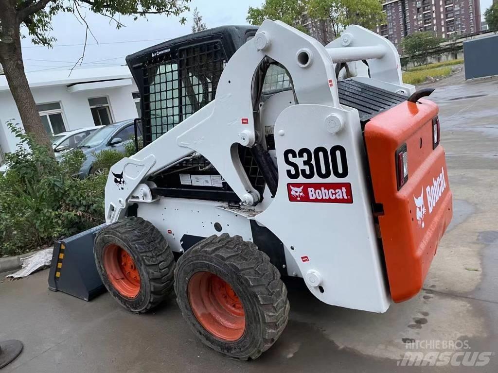 Bobcat S 300 Smykem řízené nakladače