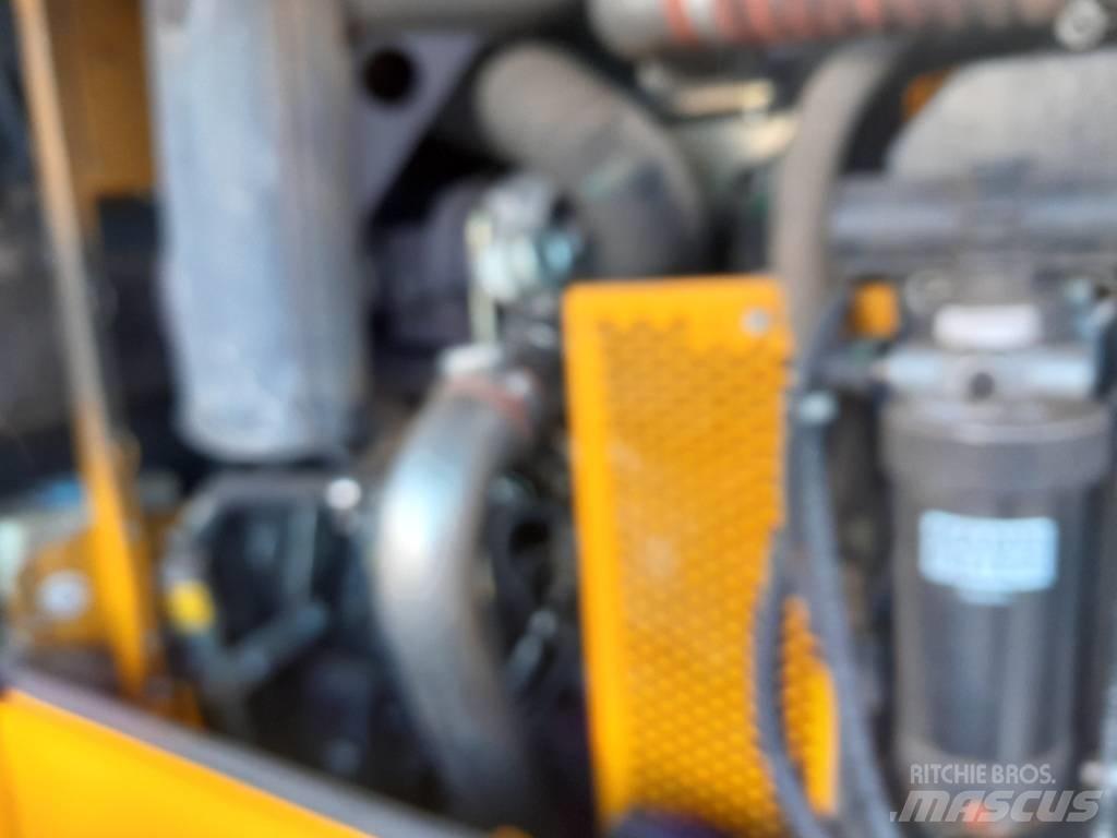 JCB 412 Teleskopické nakladače pro zemědělství