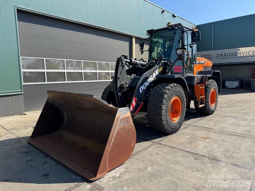 Doosan DL250-7 Kolové nakladače
