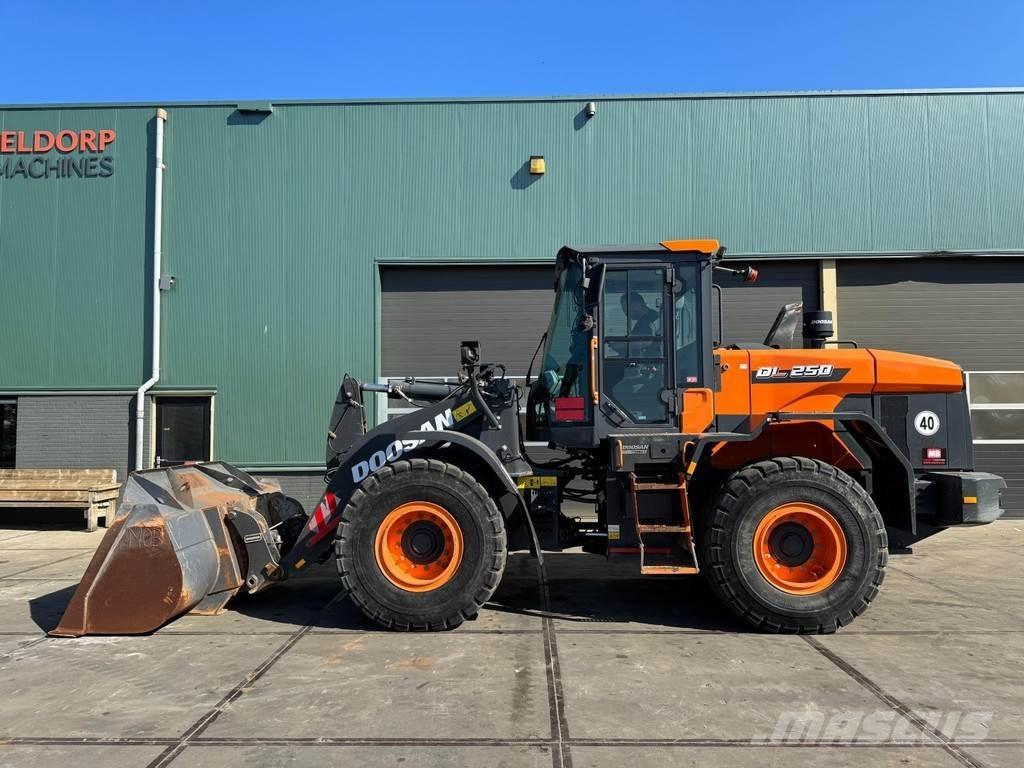 Doosan DL250-7 Kolové nakladače