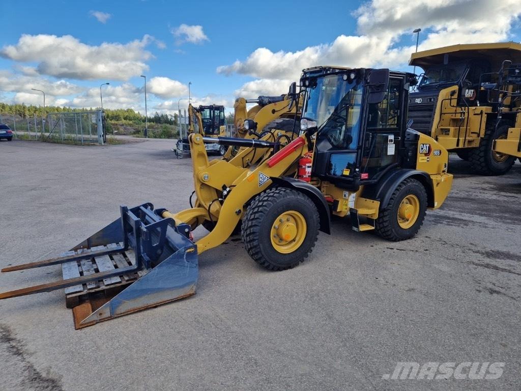 CAT 906 Kolové nakladače