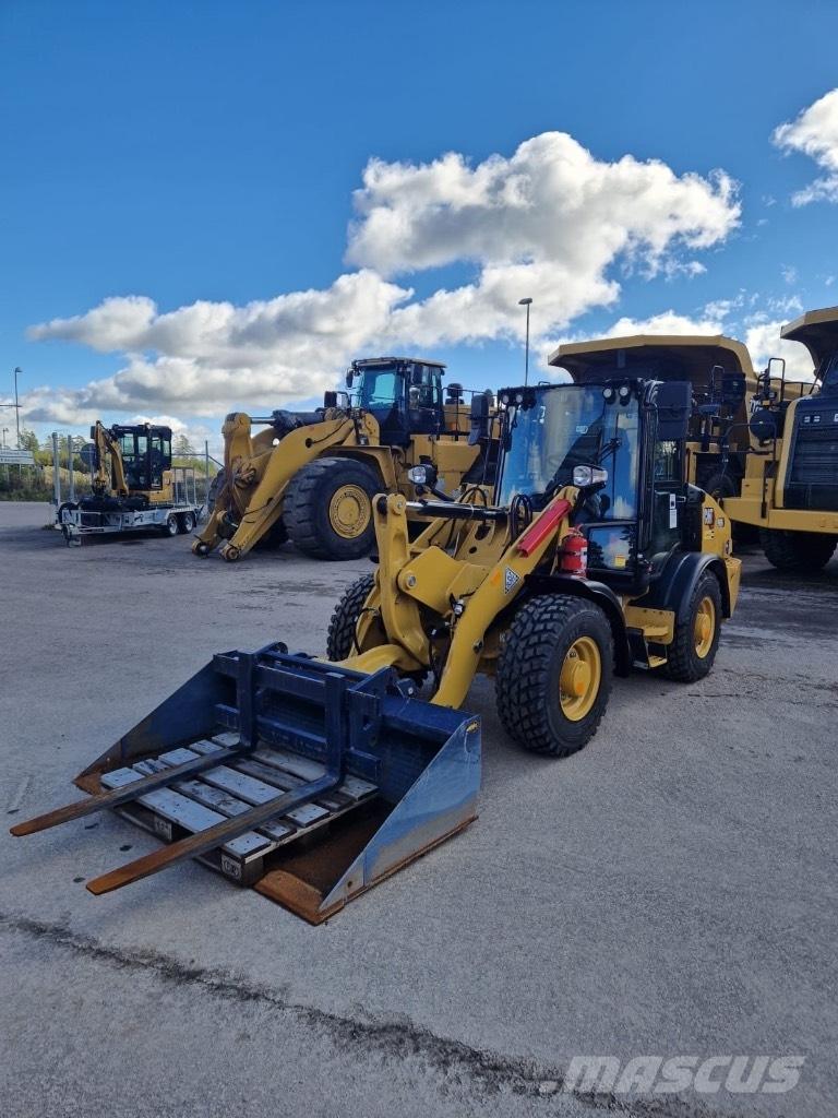 CAT 906 Kolové nakladače