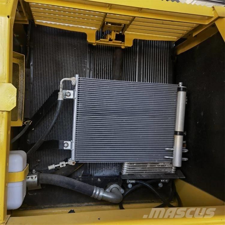 Komatsu PC200-8 Pásová rýpadla