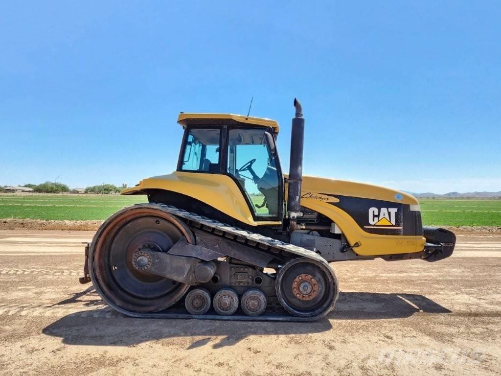 CAT CH45 Traktory