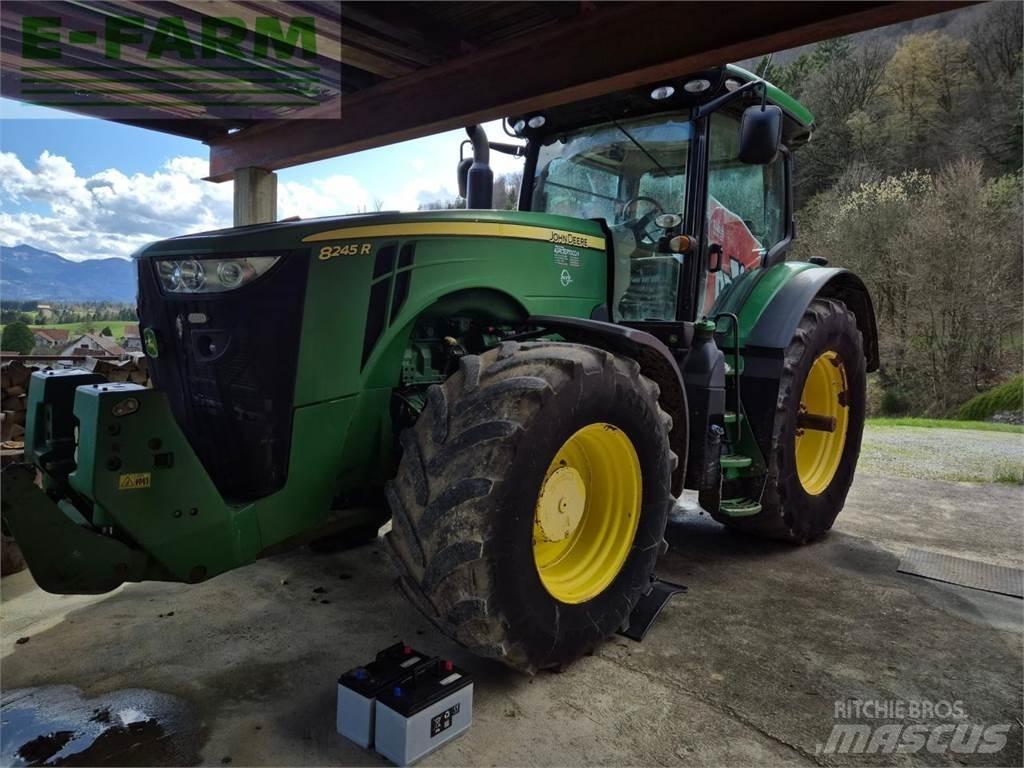 John Deere 8245 R Traktory