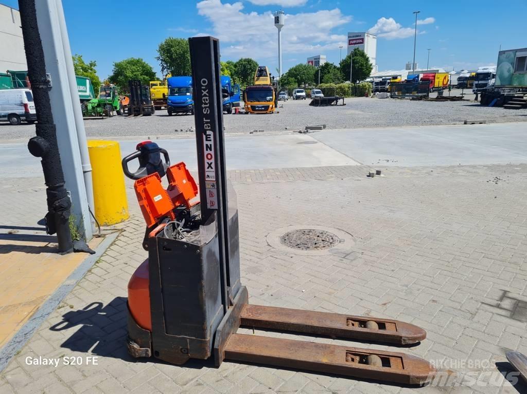 Toyota SWE080L Ručně vedené vysokozdvižné vozíky