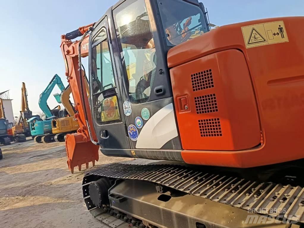 Hitachi ZX135 Pásová rýpadla