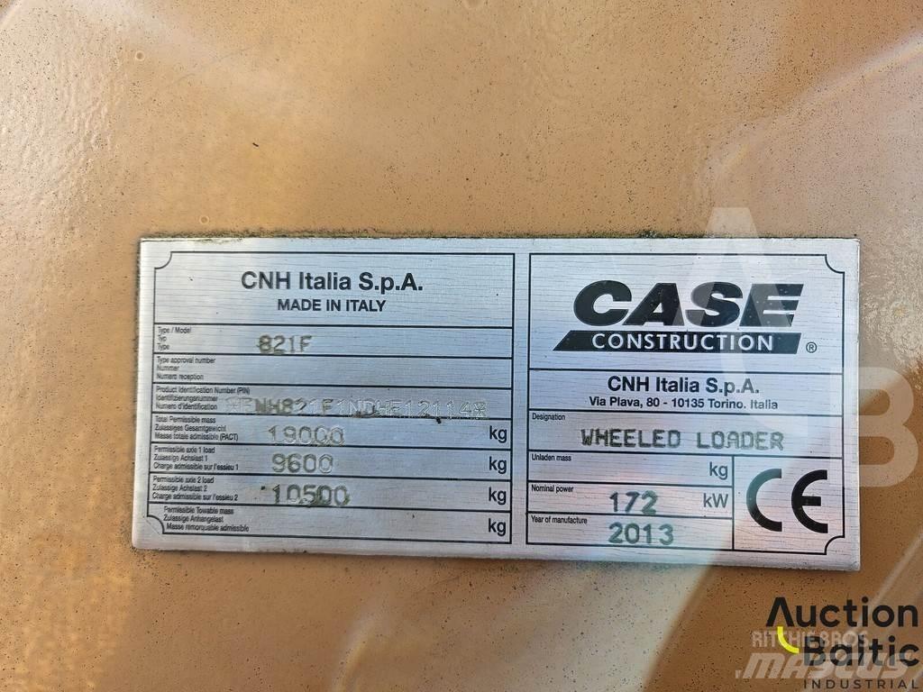 CASE 821 F Kolové nakladače