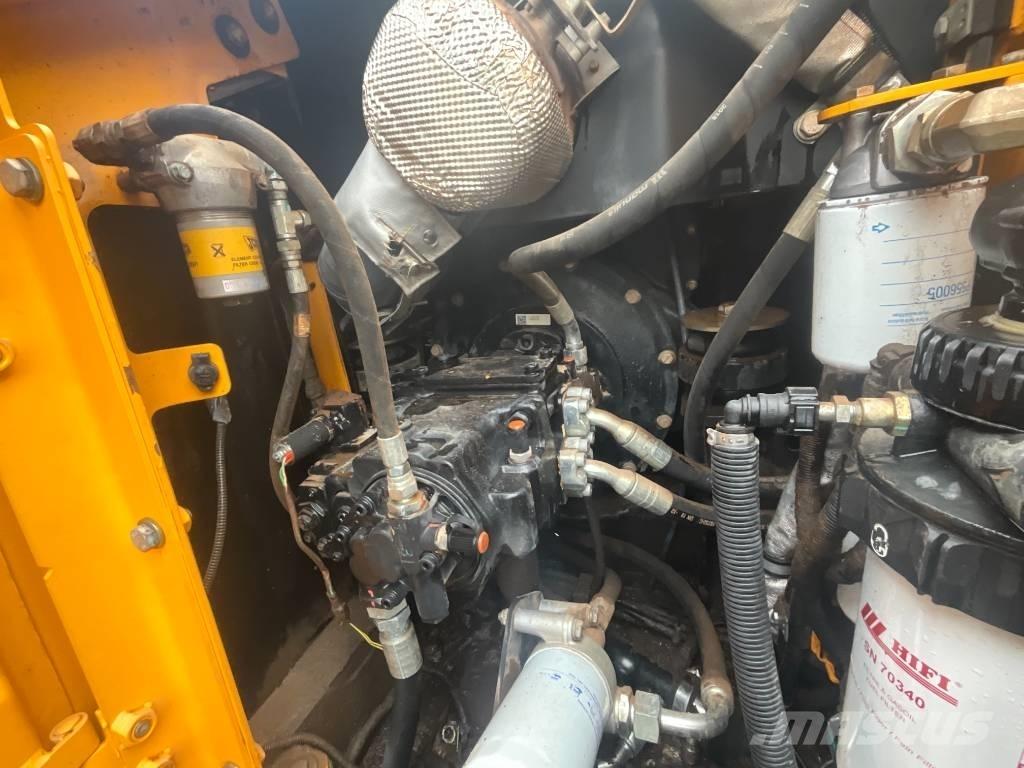 JCB JS 130 LC Pásová rýpadla