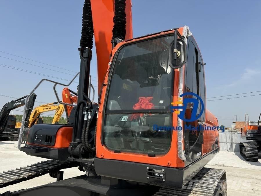 Doosan DX 340 Pásová rýpadla