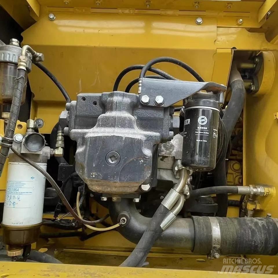 Komatsu PC200-8 Pásová rýpadla