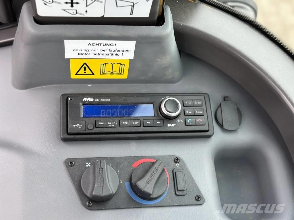 Mecalac AX 700 Kolové nakladače