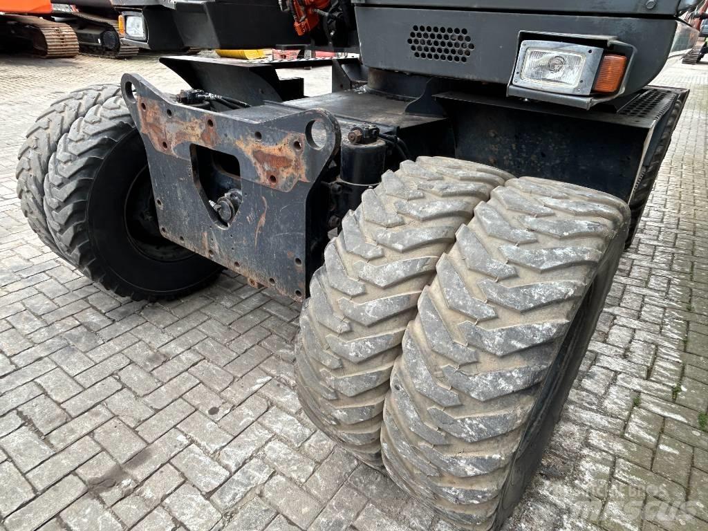 Hitachi ZX 140 W Kolová rýpadla