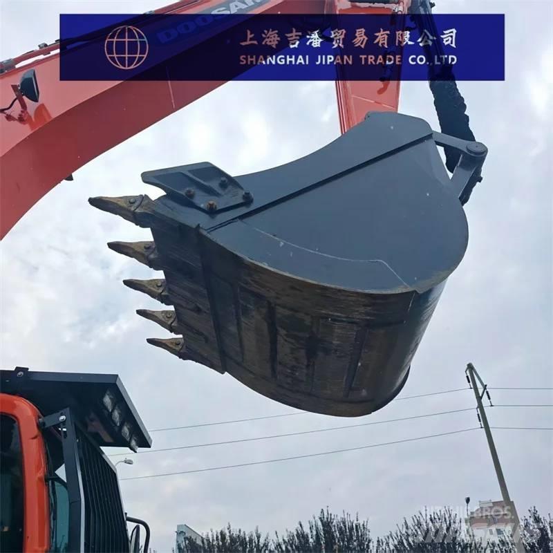Doosan DX 225 Pásová rýpadla