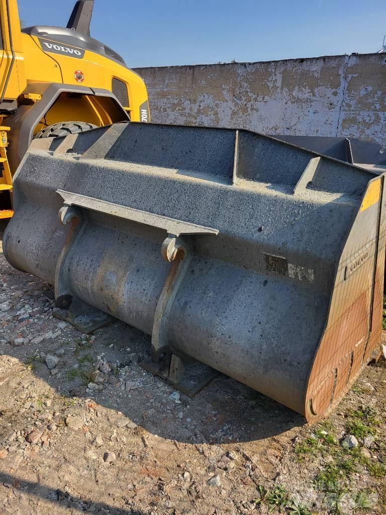 Volvo L 120 H Kolové nakladače