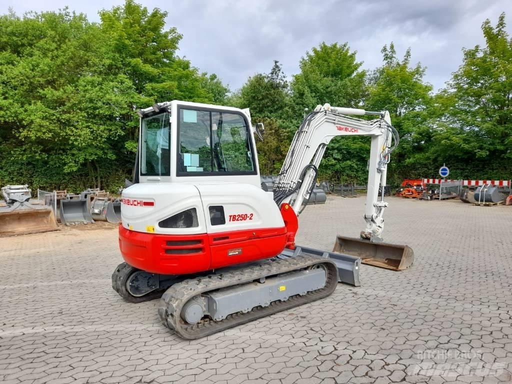 Takeuchi TB 250-2 Mini rýpadla < 7t