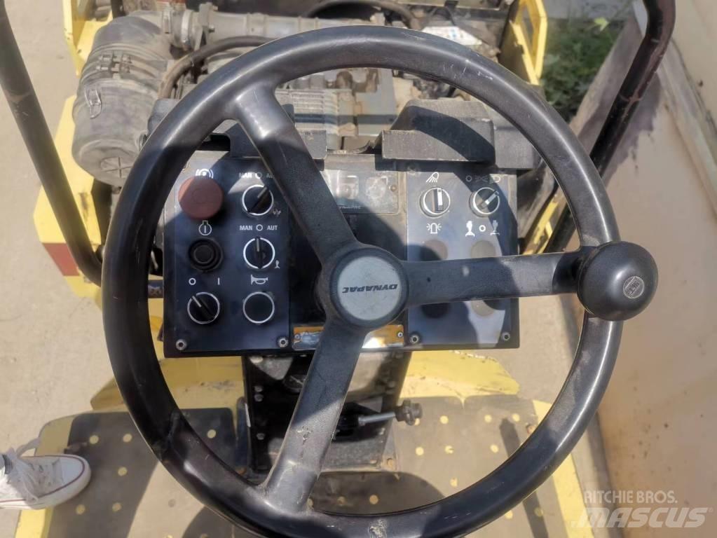 Dynapack cc142 Tahačové válce