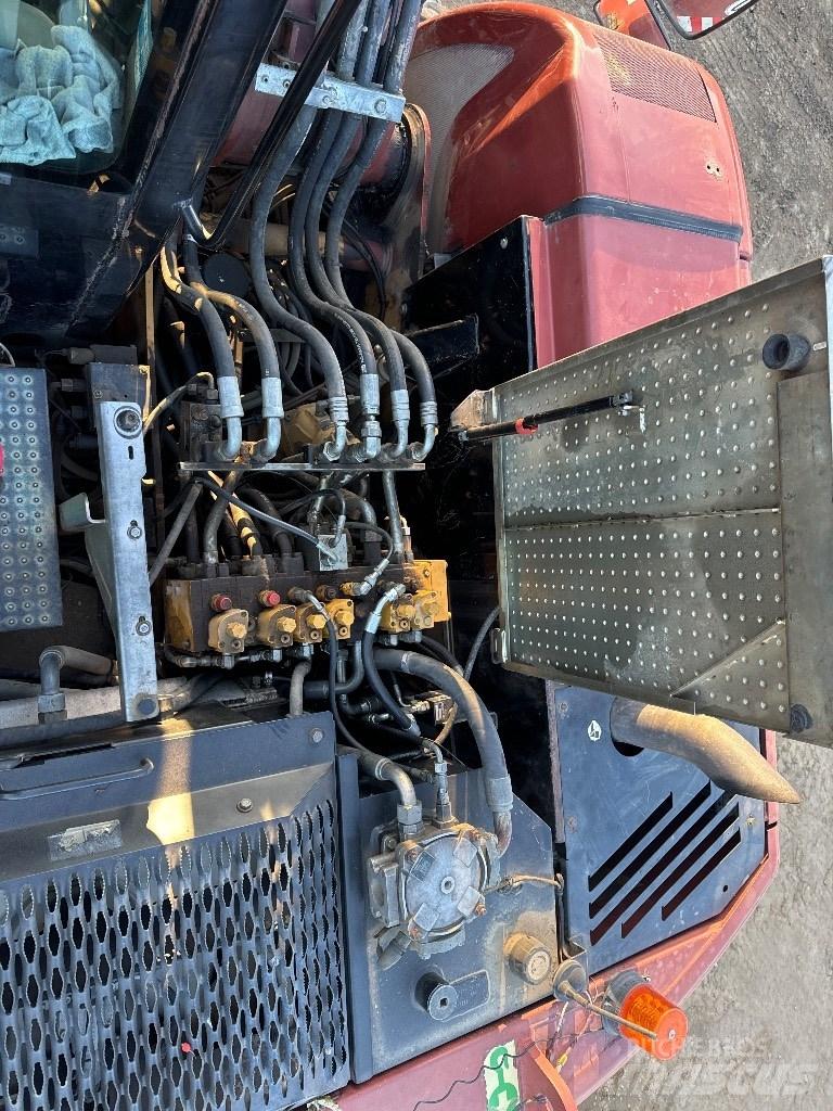 CAT 313 D Kolová rýpadla