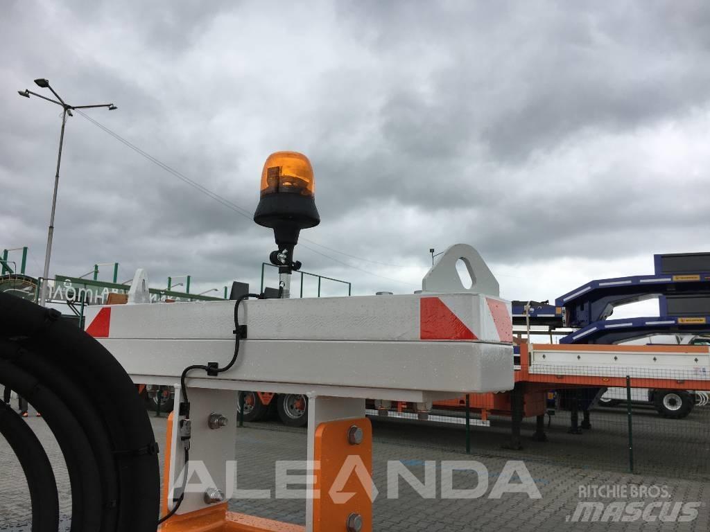  Turchi 300F Hydraulická beranidla na zatloukání pilotů