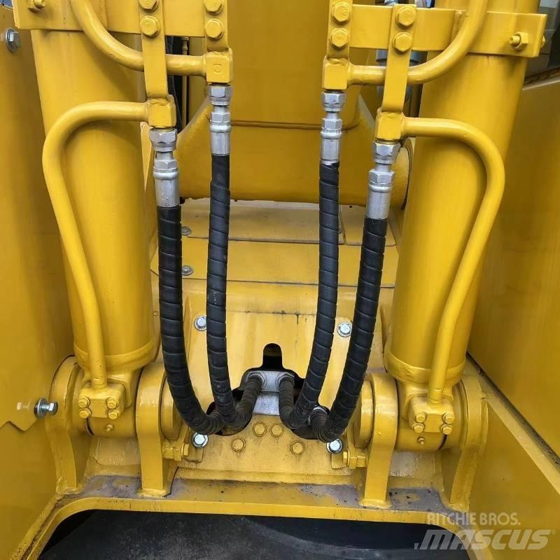 Komatsu PC 138 Pásová rýpadla