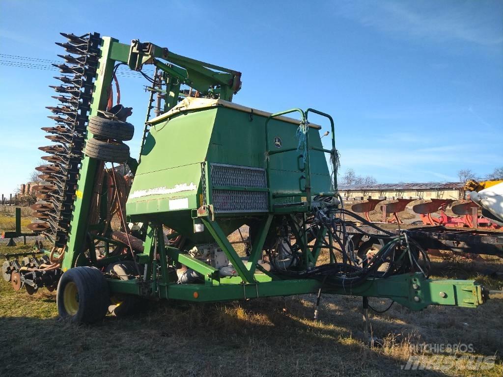 John Deere 740 A 9m Mechanické secí stroje