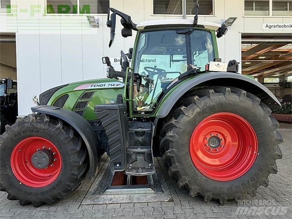 Fendt 714 vario s4 Traktory