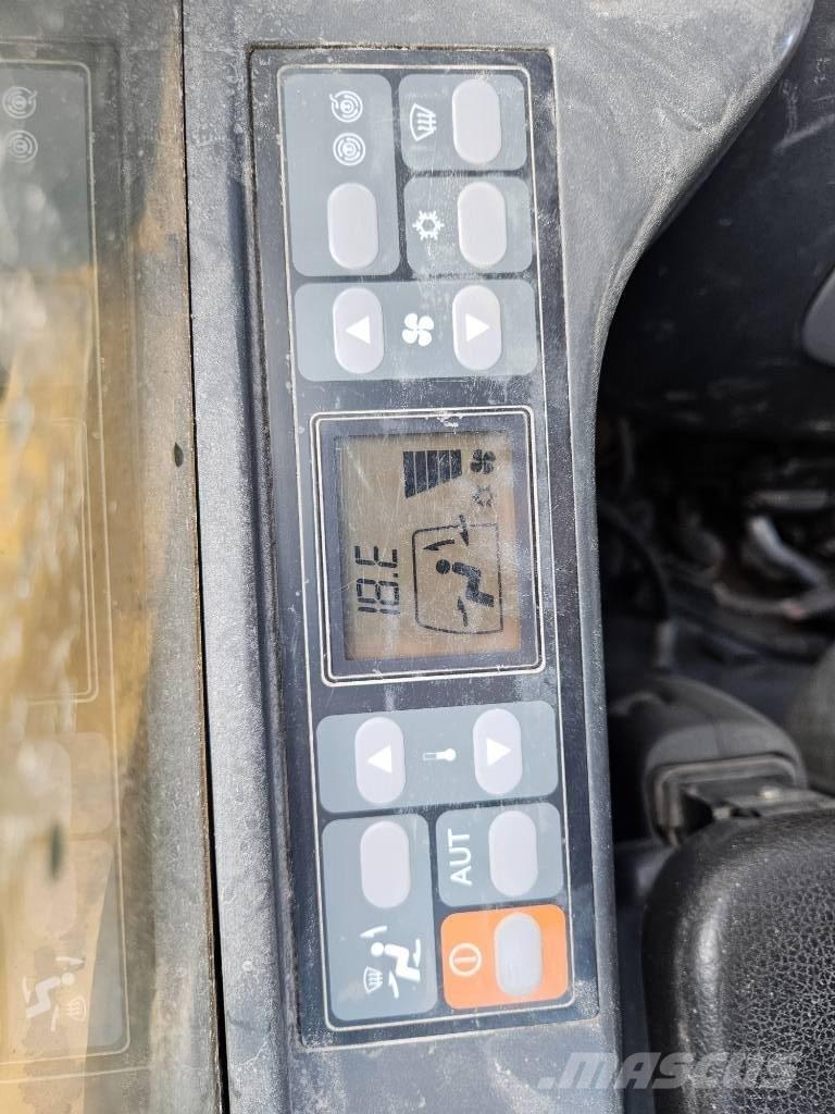 CAT 323 Pásová rýpadla