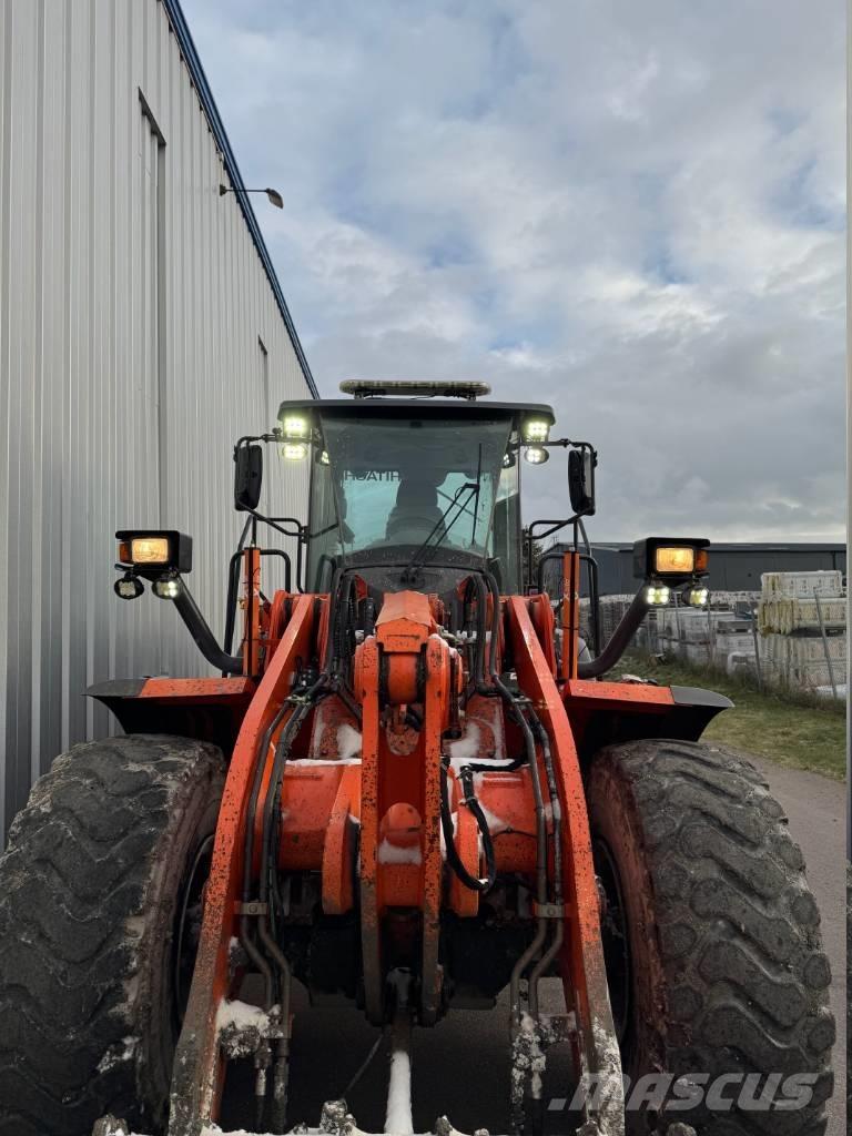 Hitachi ZW 250 Kolové nakladače