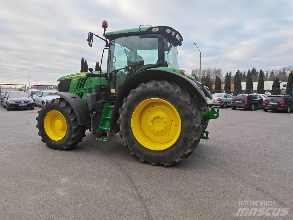 John Deere 6215 R Traktory