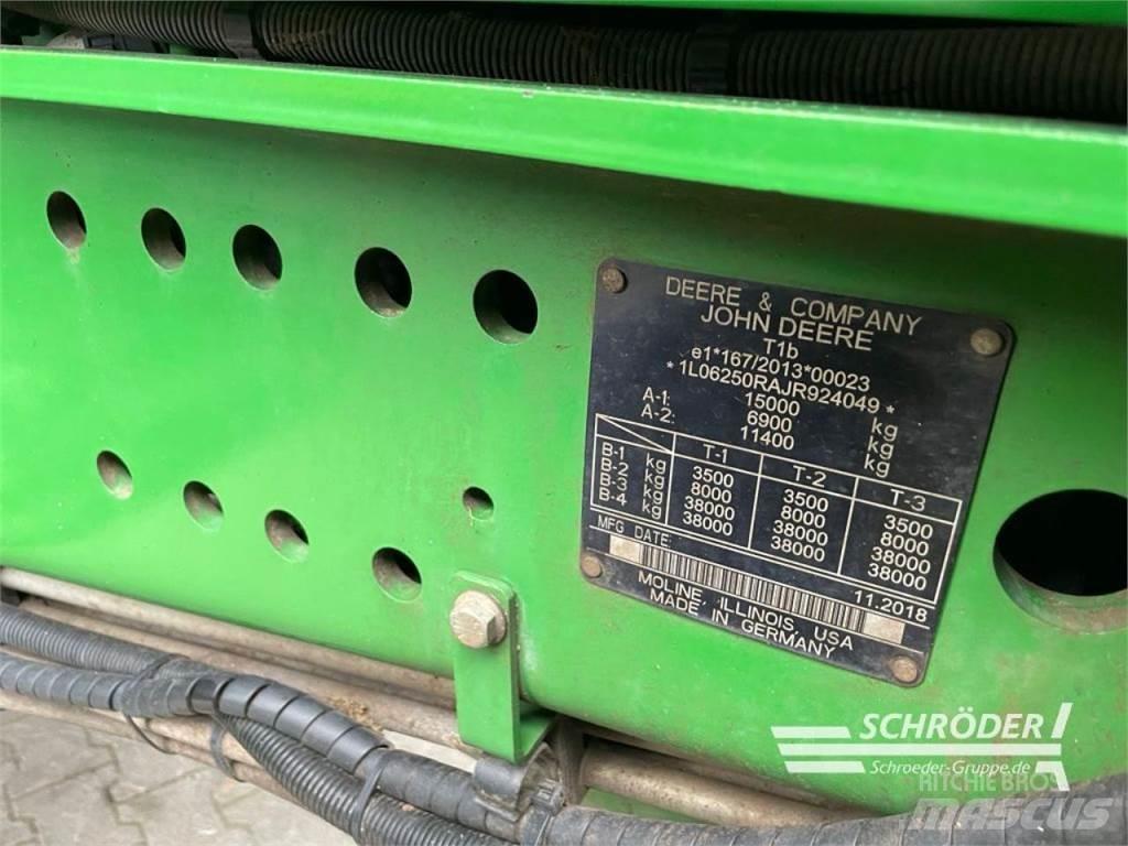 John Deere 6250 R Traktory